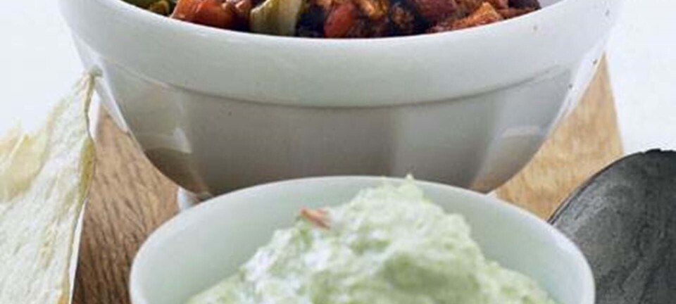 Chili con carne med ærte-guacamole