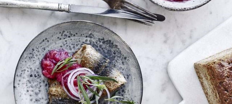 Stegte sild med rabarberkompot