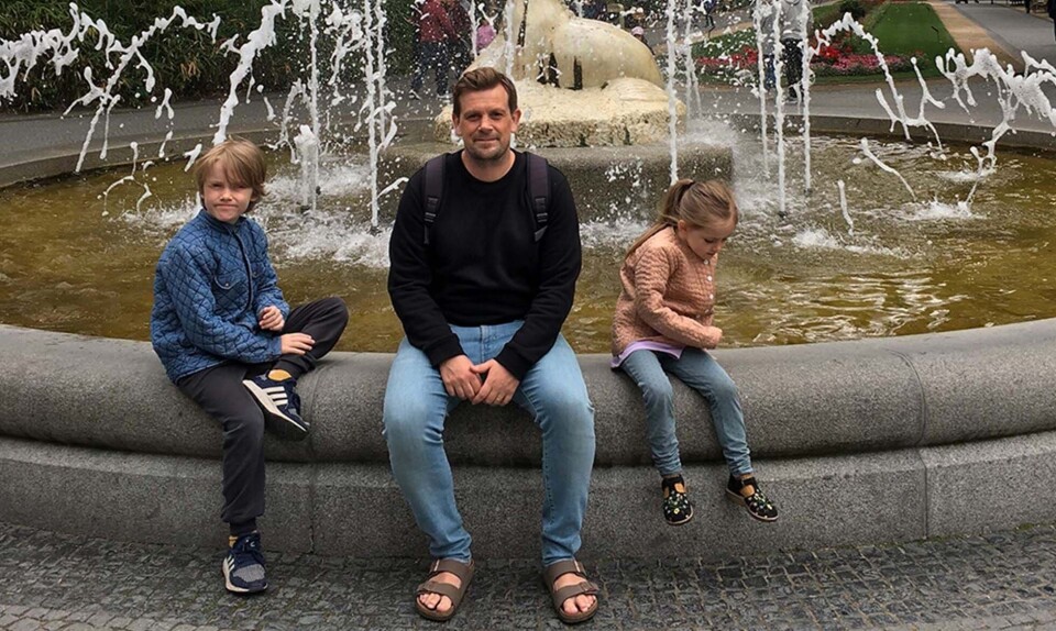 Amalie Nebelong med børn og mand