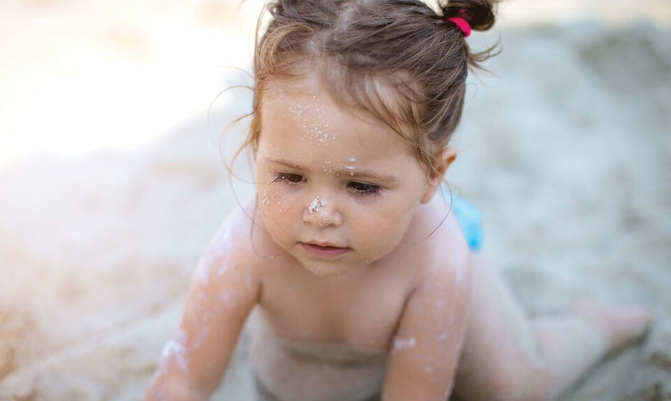 Baby på stranden