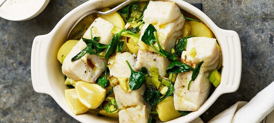 Nem opskrift: Ovnbagt sej med spinat og kartofler