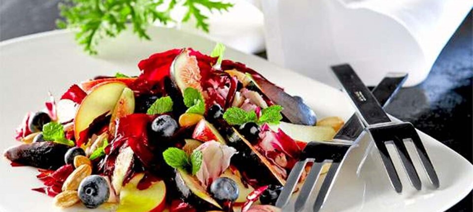 Radicchiosalat med figner, blåbær og mandler