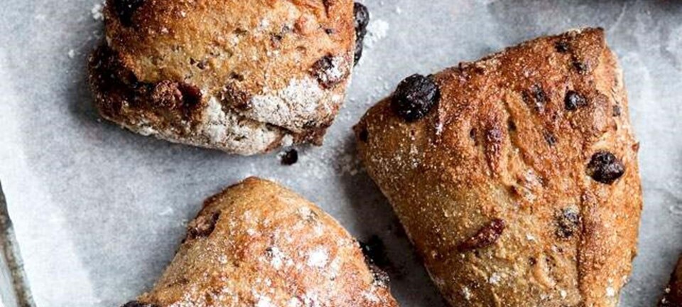 Rugboller med chokolade og tranebær