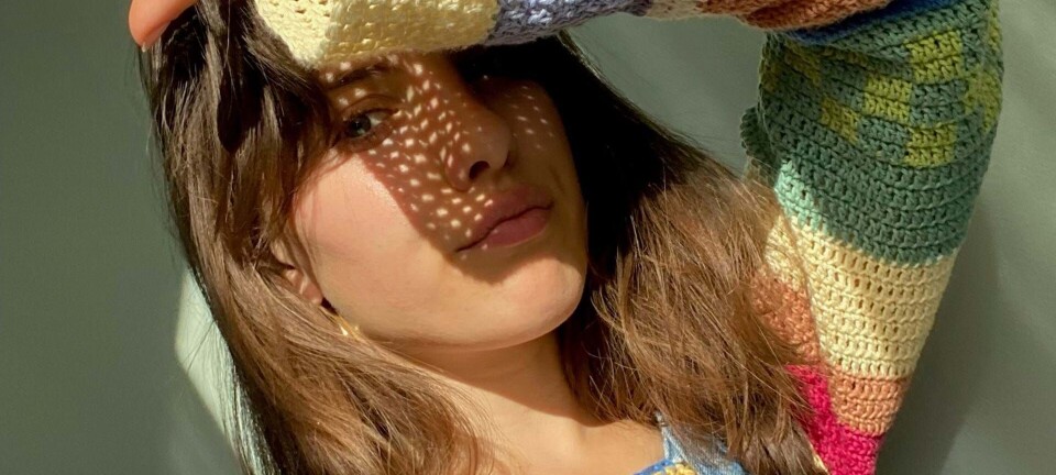 22-årige Rose lærte at hækle af sin mormor – nu har hun 50.000 følgere på Instagram