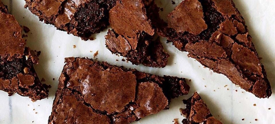 Lækre brownies med grofthakkede valnødder