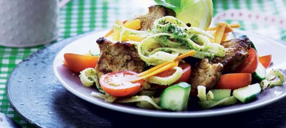 Pastasalat med mørbradbøffer og pesto