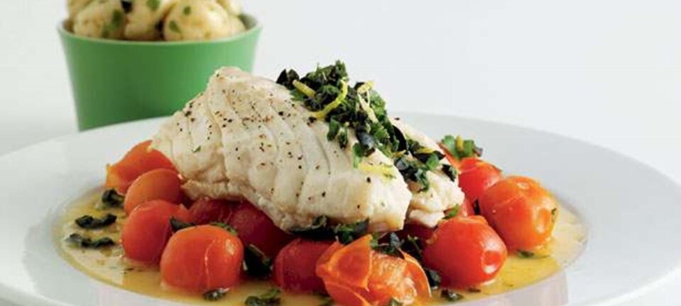 Bagt fisk med nye kartofler