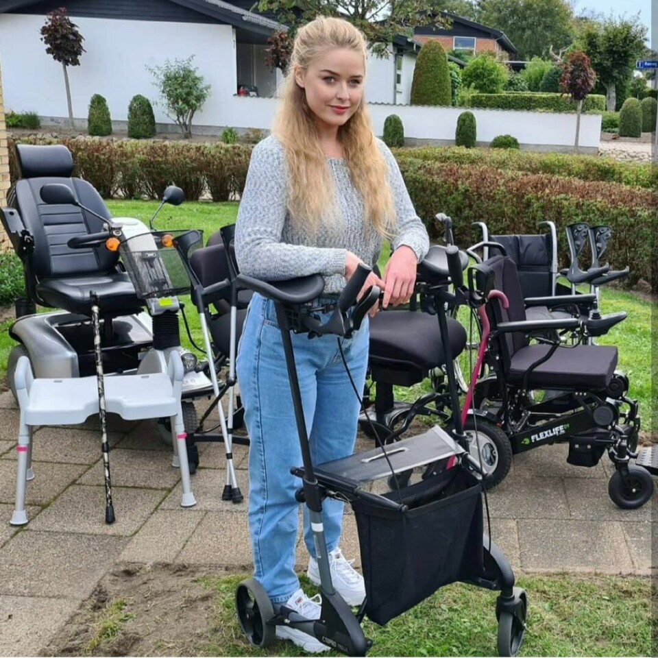 Camilla Styrbæk og hjælpemidler.jpg
