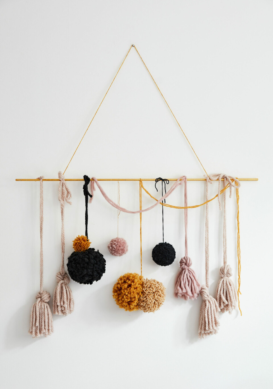 Wallhanger med pomponer