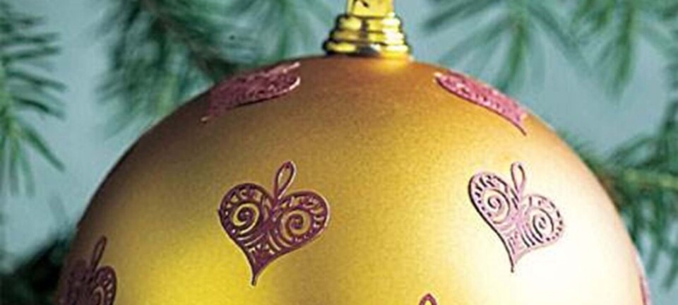 Sød julekugle med røde hjerter