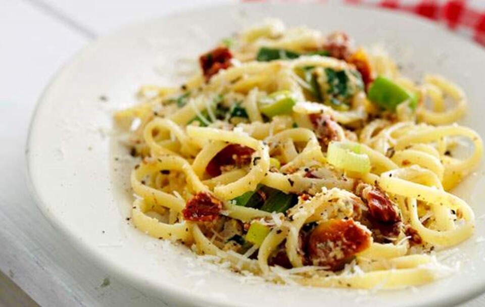 Sådan laver du carbonara med alt godt fra spisekammeret