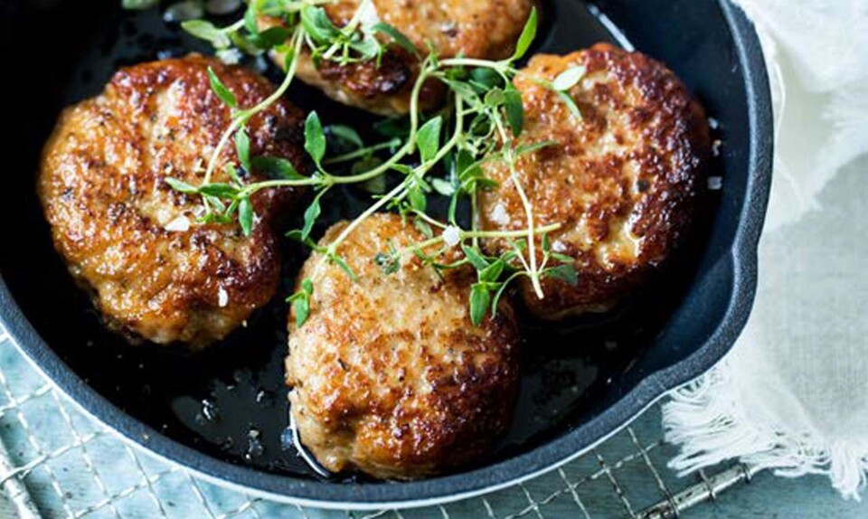Nemme frikadeller med rød pesto