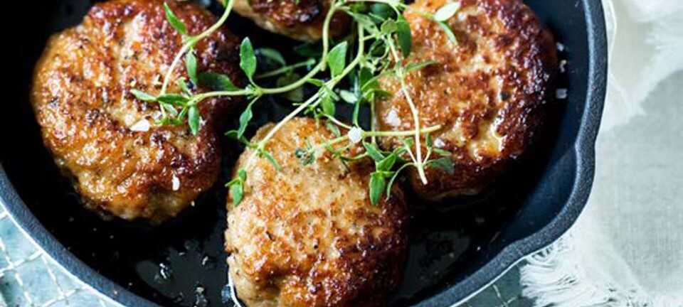Nemme frikadeller med rød pesto