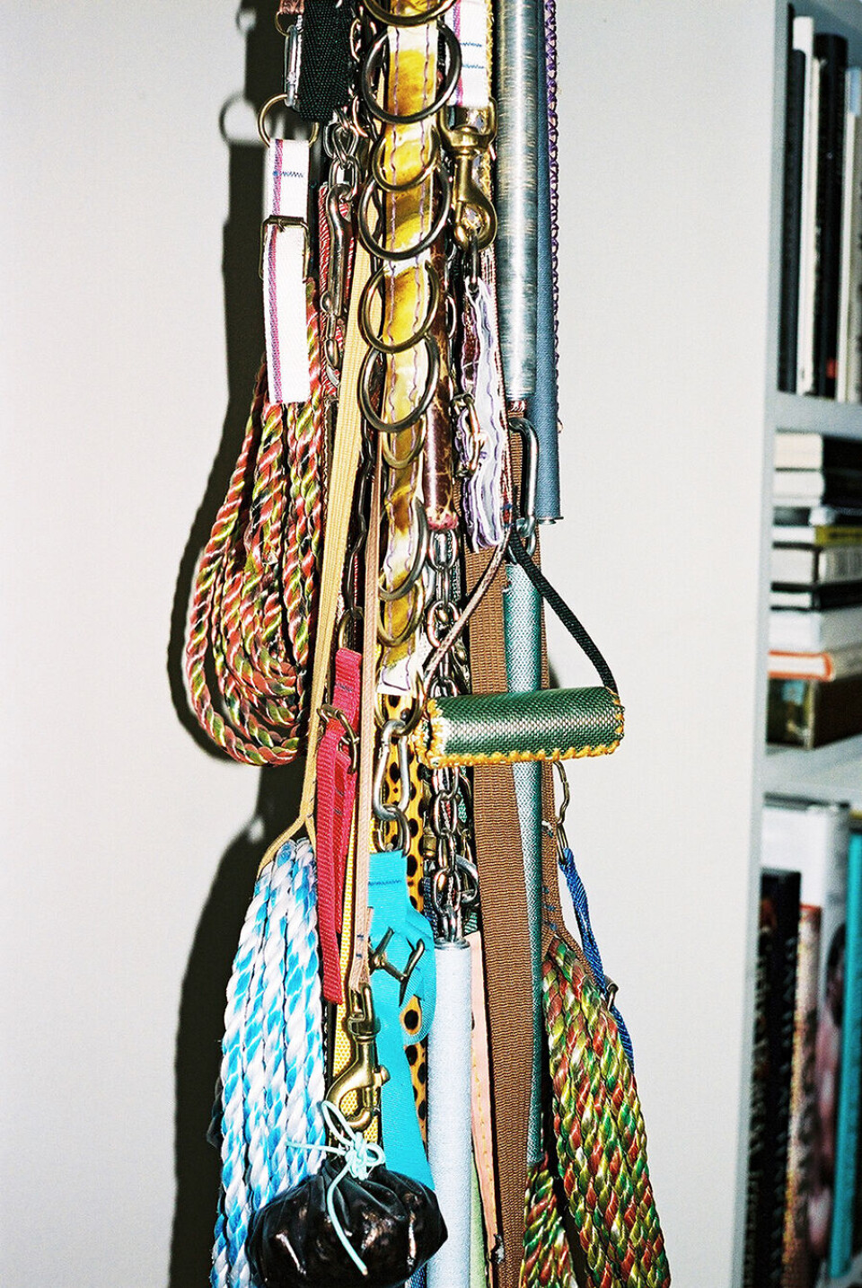 Man får instinktivt lyst til at røre ved værket af Maiken Bent