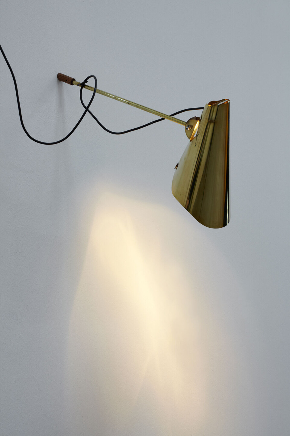 11. FOS_wall lamp high.jpg