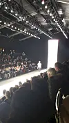 Modeuge i Paris: Paris dikterer folklore