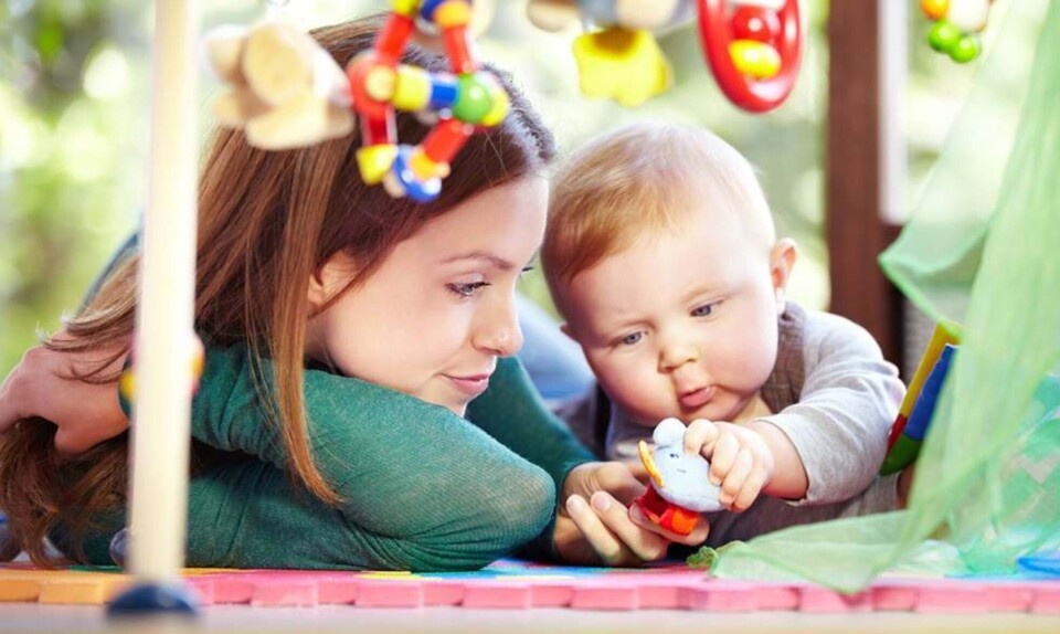 6 stykker legetøj, der stimulerer babys sanser