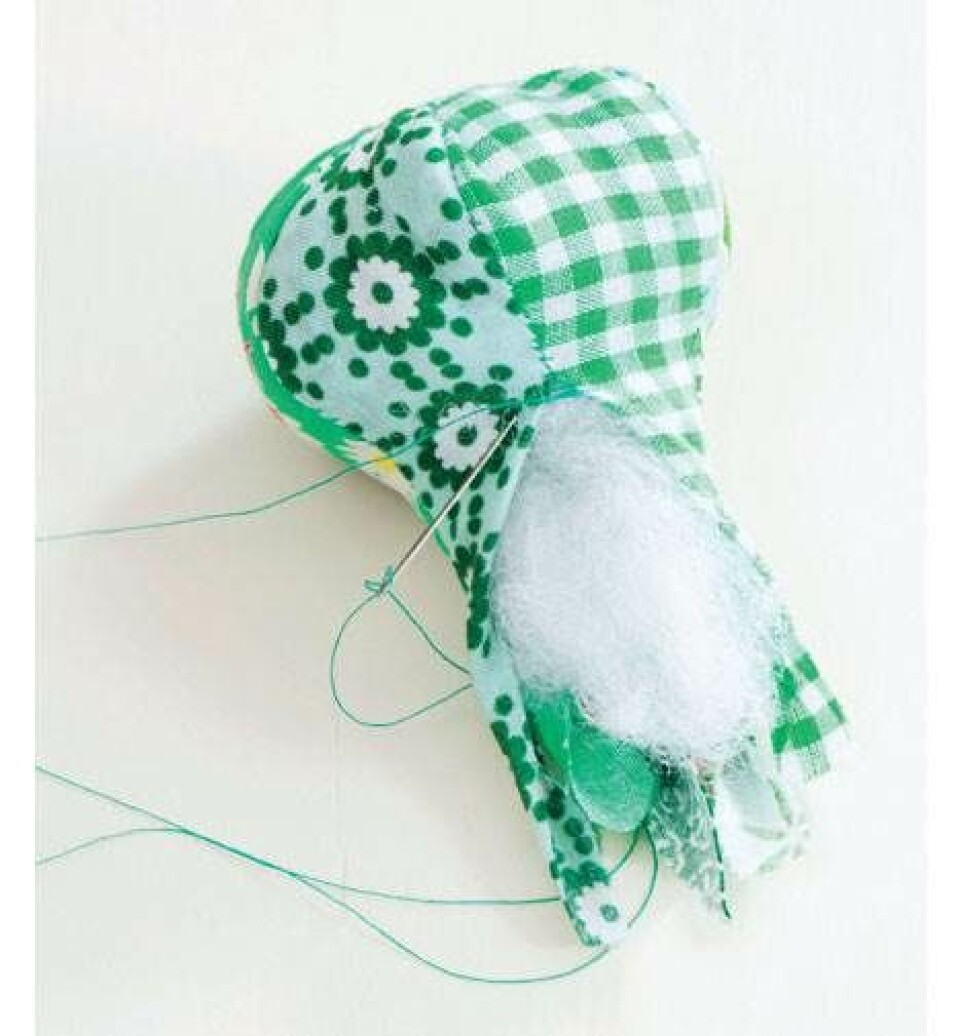Fin patchwork: Sy en hvidløgsfigur
