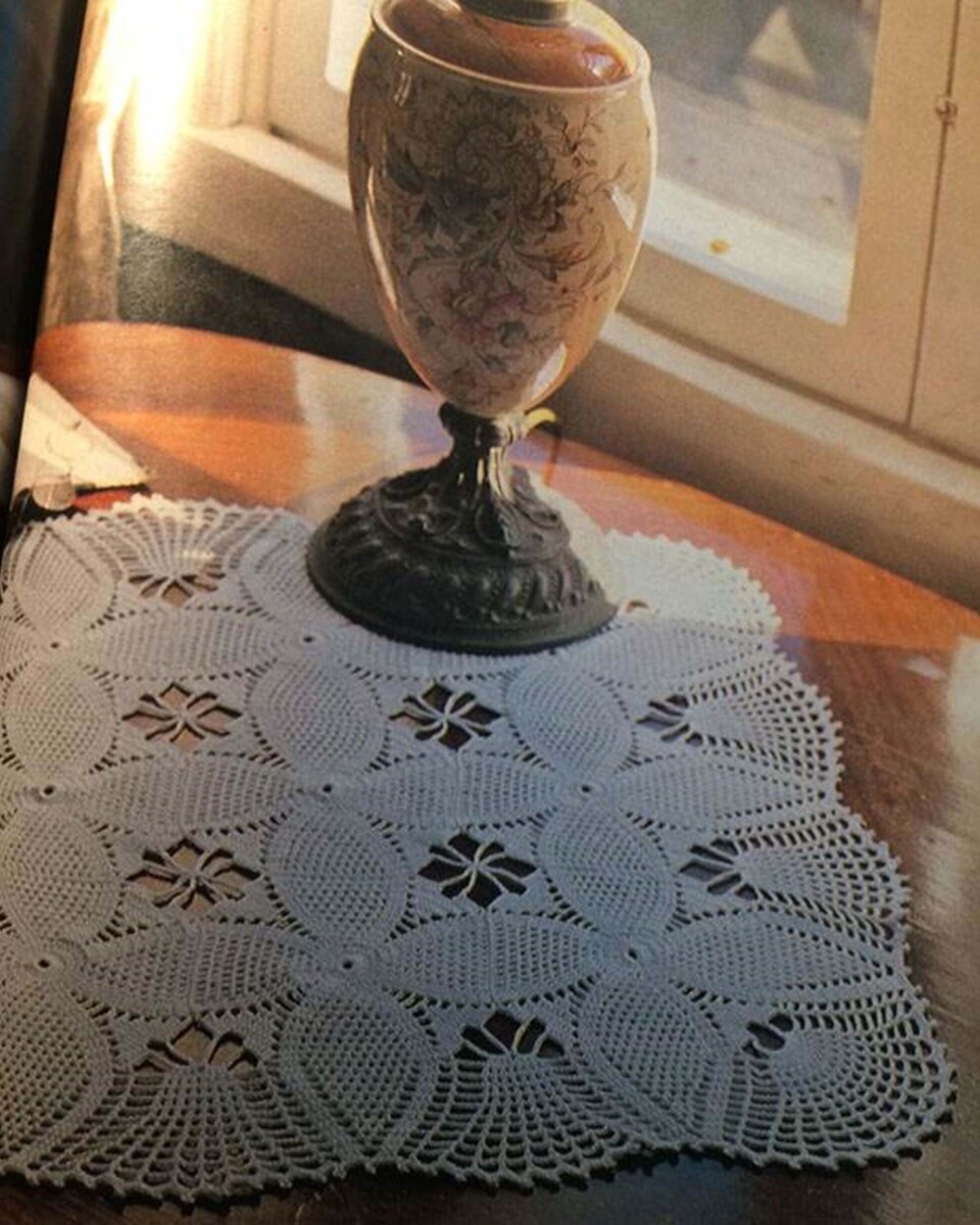 Skøn retro: Bedårende hæklet lysedug fra 1900-tallet