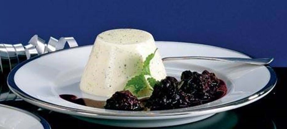 Citron-panna cotta med bærsovs