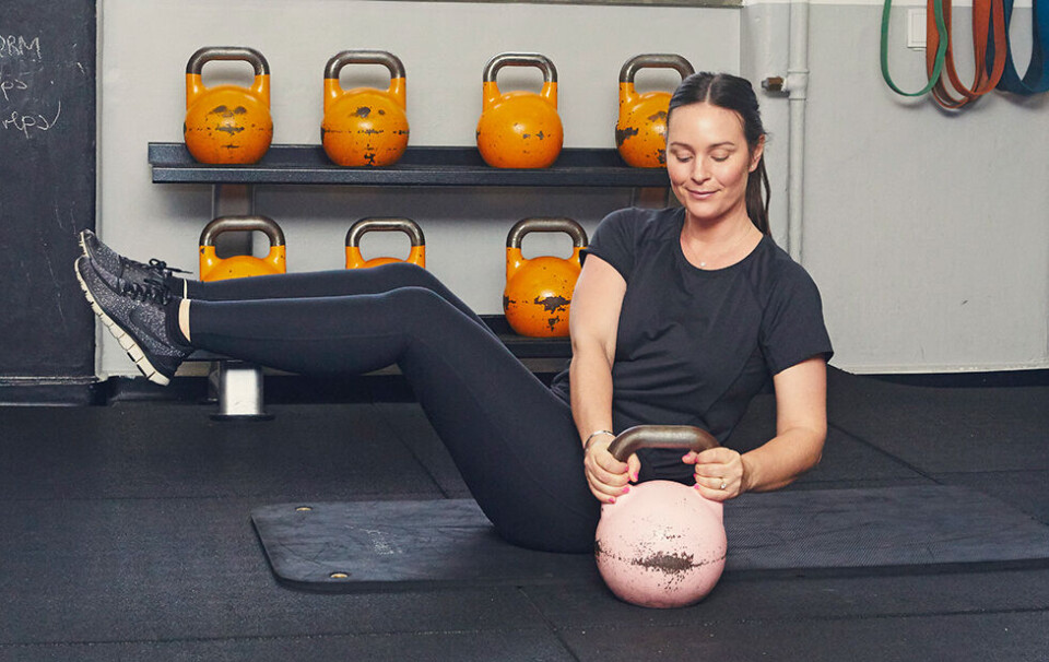 RUSSIAN TWIST MED KETTLEBELL