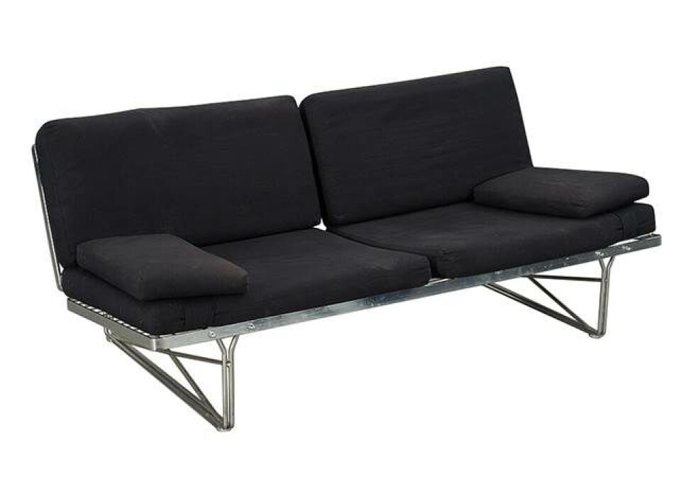 Sofa designet af Nils Gammelgaard. Modelnavn “Moment”. Udført hos IKEA i1980’erne. Solgt på Bukowskis Market. Hammerslag SEK 3300.