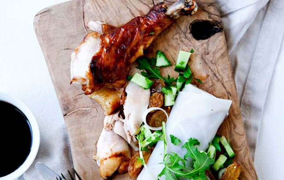 Opskrift på peking kylling i rispandekager med agurk-myntesalat