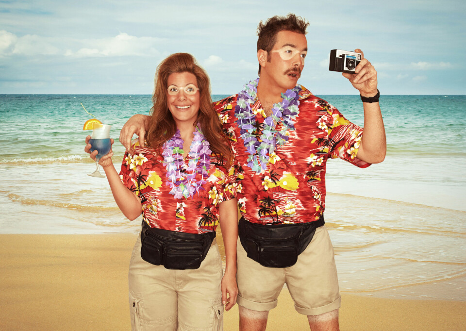 Udstyr gæsterne med blomsterkranse og Hawaii-skjorter.