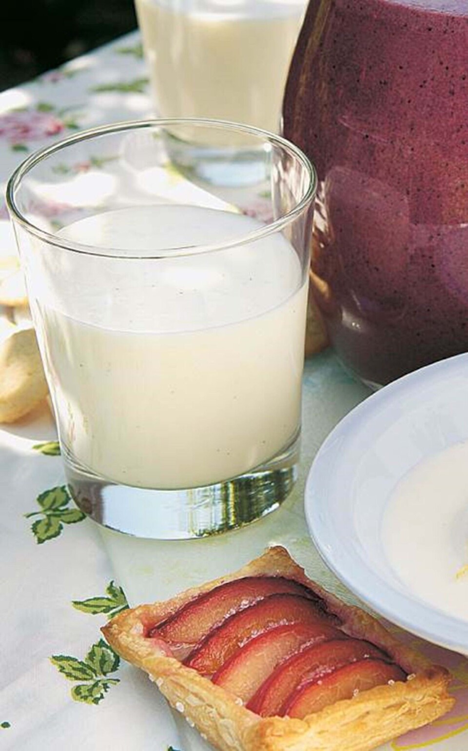 Koldskål med blomme-butterdejssnitter