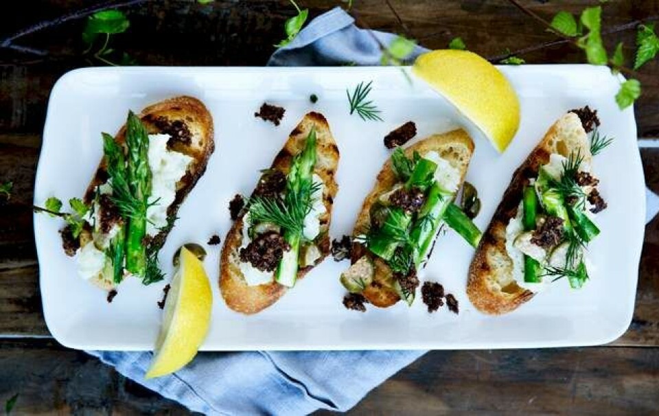 Lav sommerlig tapas med årstidens grønt