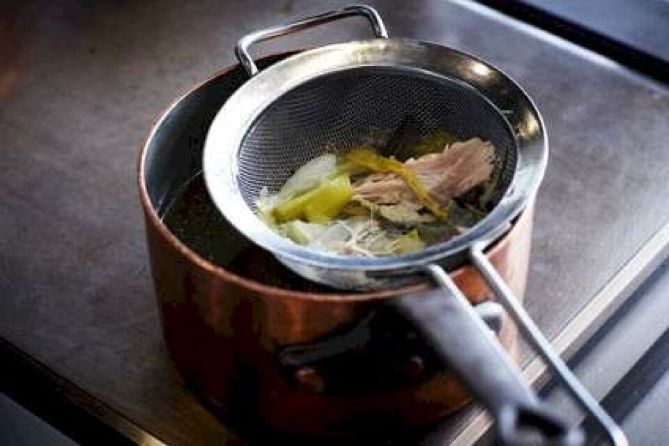 Trin for trin: Landkylling i porre-kartoffelsuppe