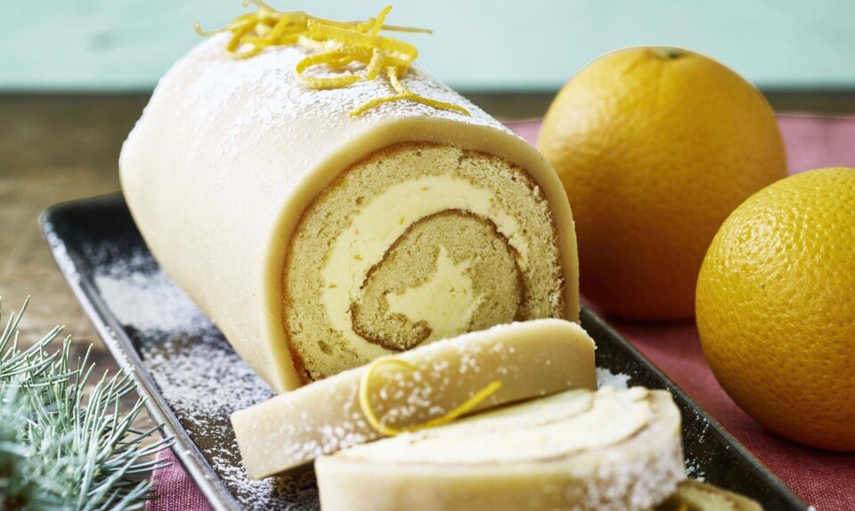 Juleroulade med appelsinsmørcreme og marcipanovertræk