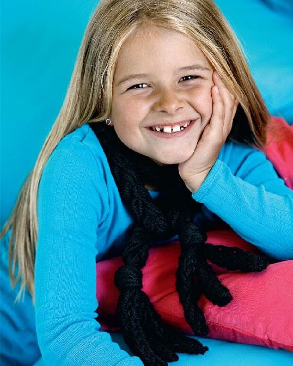 Flettet fingerstrikket tørklæde