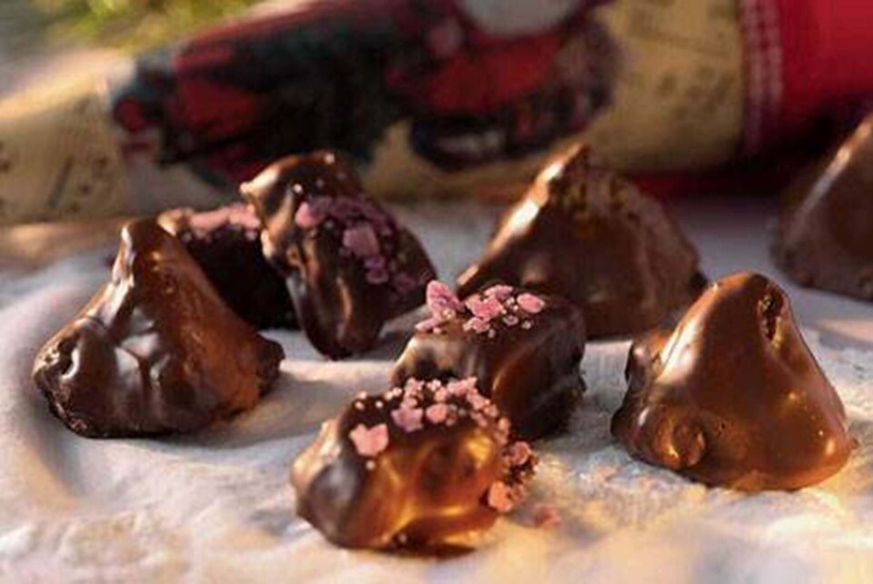Orangetoppe med mælkechokolade og Øl-marcipan med kandiserede violer