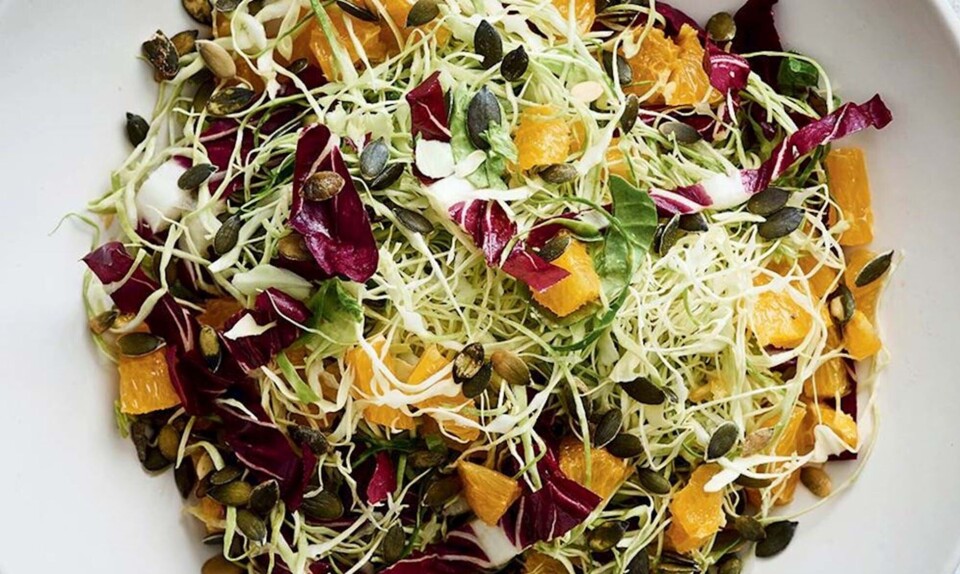 Frisk salat med spidskål og appelsin