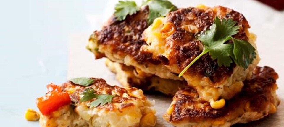 Majskartoffelkager med spicy tomat-chutney