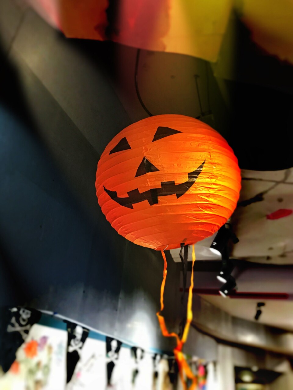 Halloween lampe rispapir.jpg