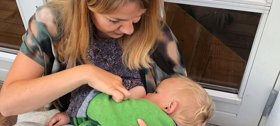 Kvinder donerer modermælk til hinanden på Facebook: ”Det er jo kærlighed på flaske i sin reneste form”