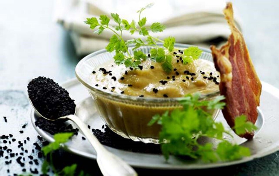 Stærk blomkålssuppe med gurkemeje og koriander