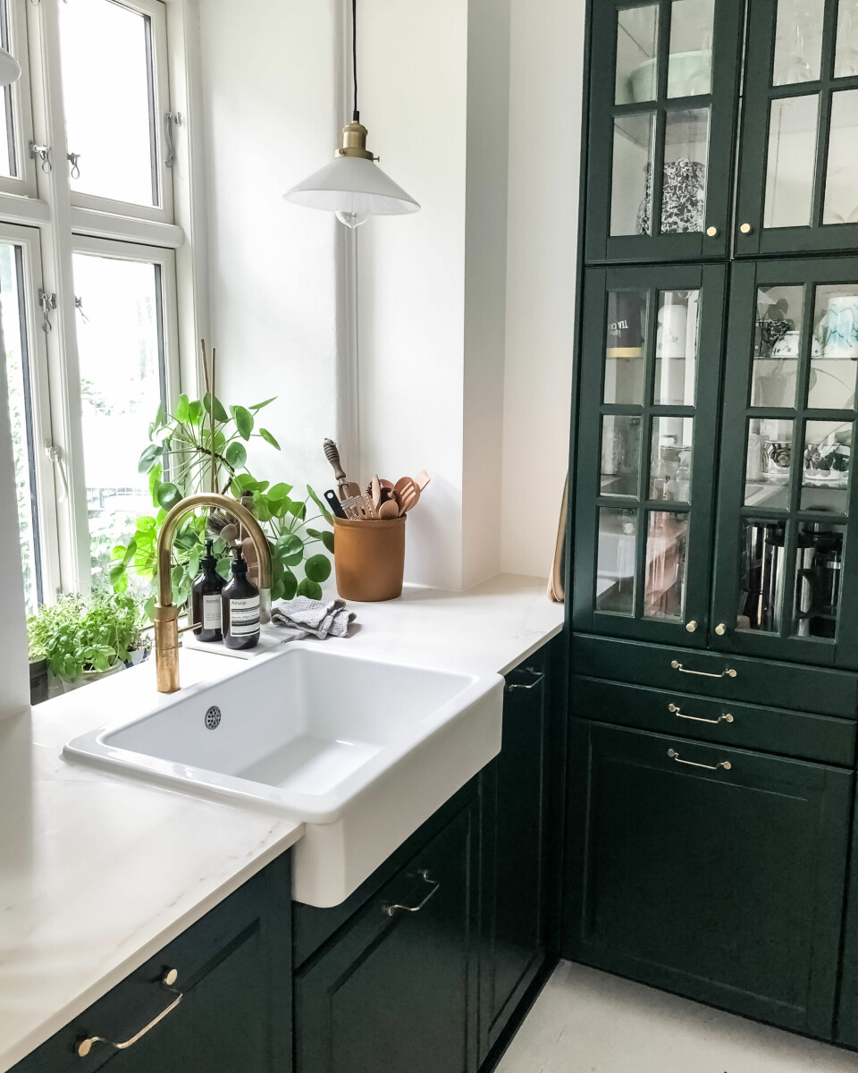 Køkkenet er fra IKEA og er malet københavnergrønt.