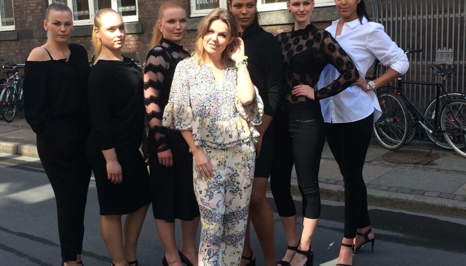 Fra højre: Marlene, Helena, Anne-Mette, Lina Rafn, Aida, Malene og Kathleen (Foto: Kanal 4)
