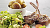 Lam med fyldig salat