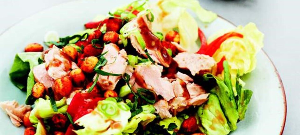 Få opskriften på salat med tun, peberfrugt og spansk salatdressing