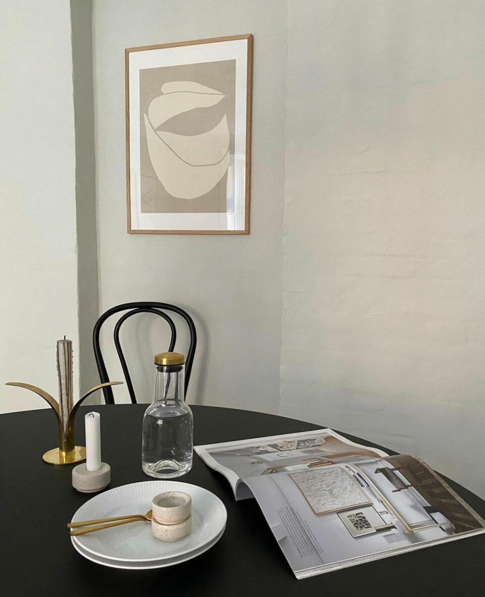 Farven på væggen er Tidløs fra Jotun Lady og plakat fra Moe Made It.
