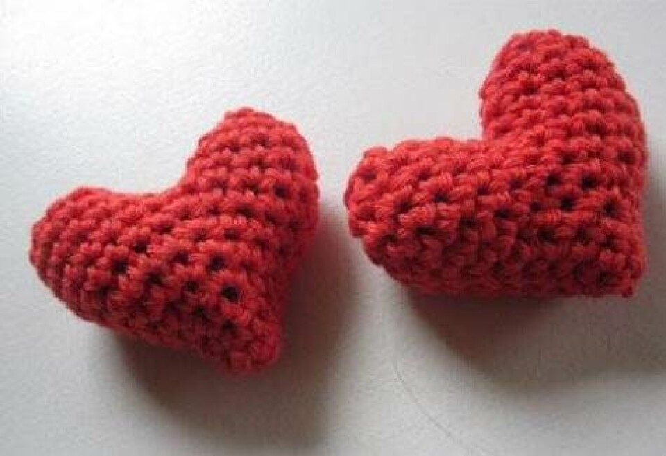 Hæklede fyldte julehjerter