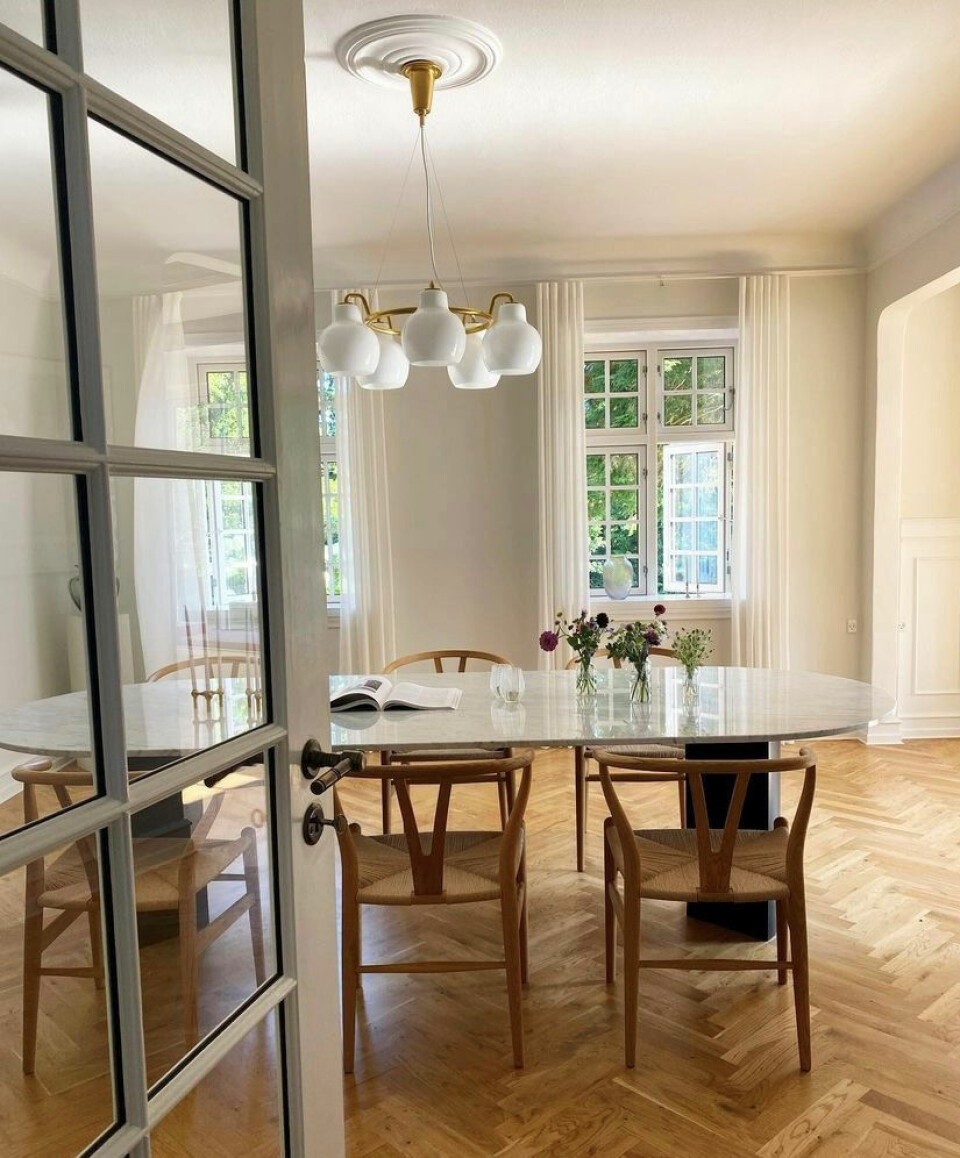 Spisebordet i marmor er speciallavet hos Kbhbordplader.