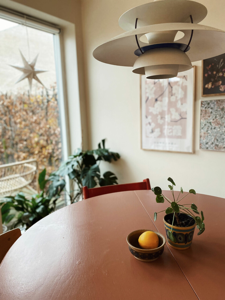 PH5 lampen over spisebordet har Lisbeth købt for 400 kr. på DBA.