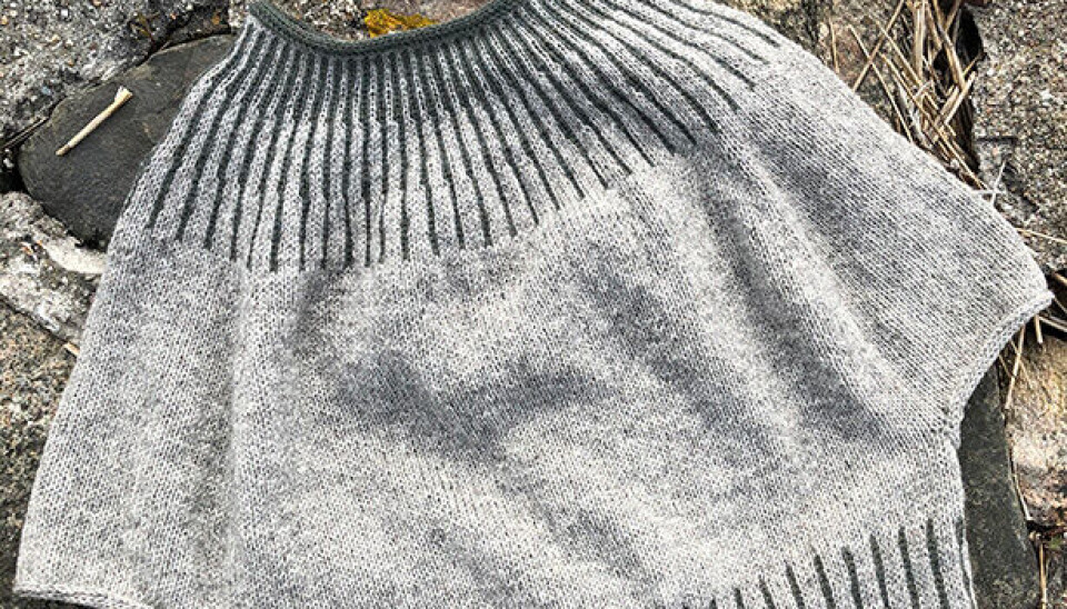 Strik selv: Den smarte Okapi Poncho fra Stine Radicke Knitwear Design