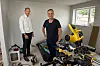 Peter Ingemann ses her sammen med Jesper Skovsgaard, direktør for 2E Bolig Projektsalg, som har stillet 'Nybygger'-husene til rådighed for porgrammet(Foto: Jeanet Rosenkjær)