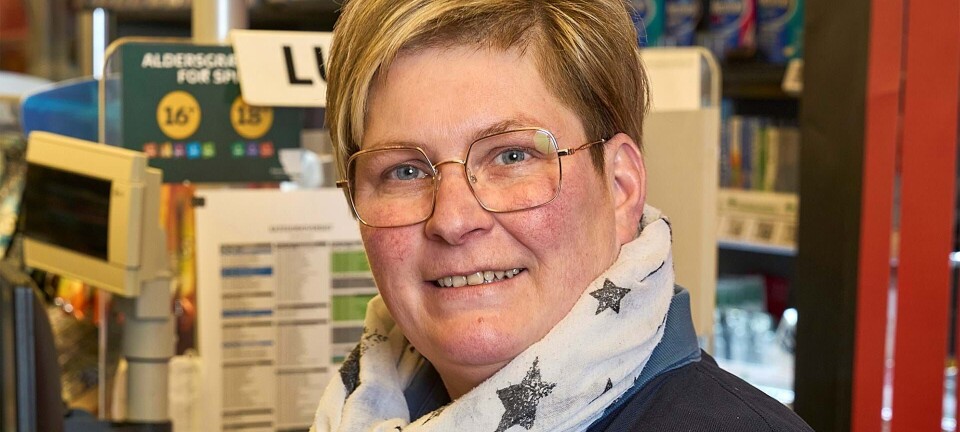 Finalist til Danmarks sødeste kassedame: Thea fedter ikke med smil og omsorg